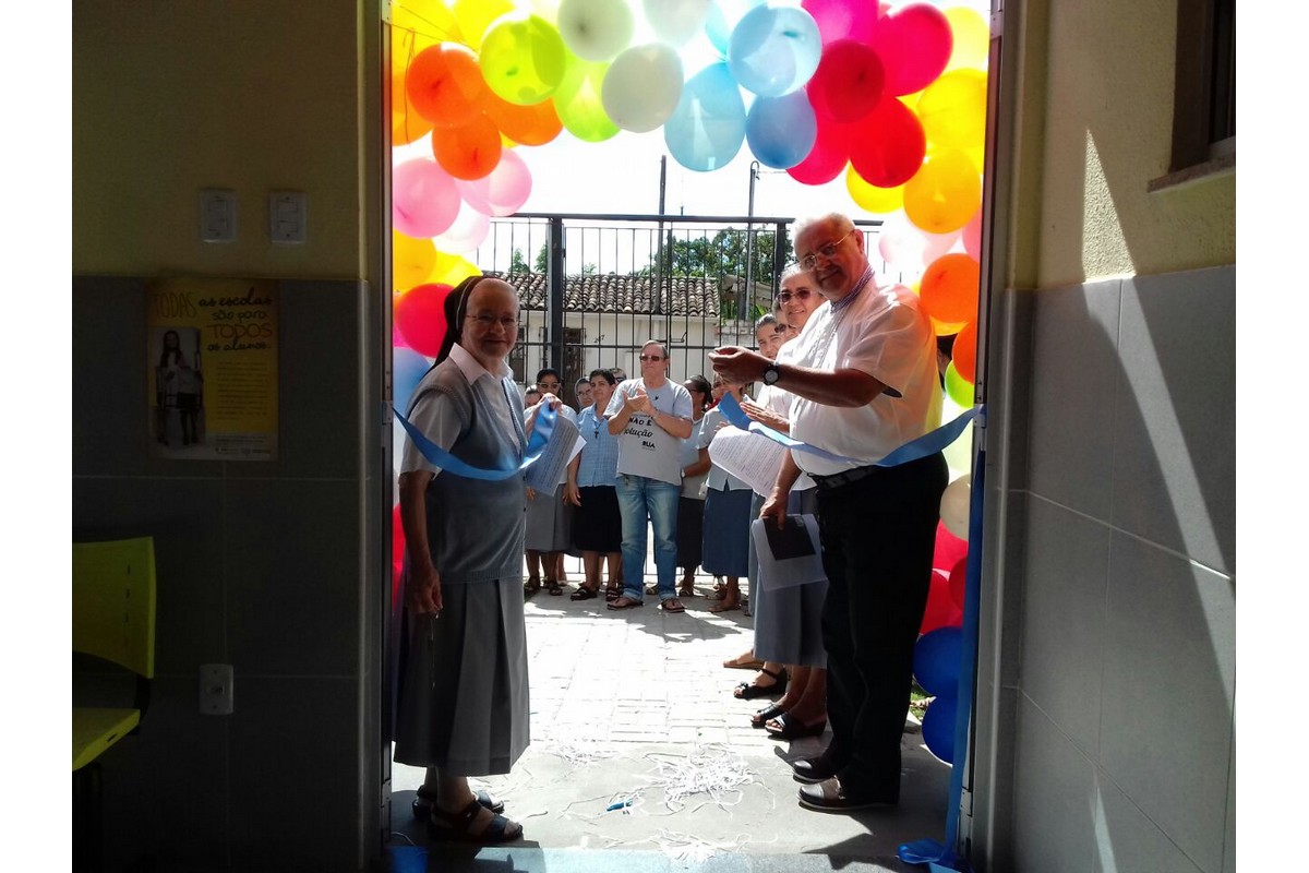 Alagoinhas - Sr. Rosanna e S.E. Paulo Romeu tagliano il nastro d'ingresso