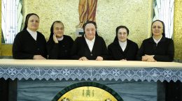 Da sinistra a destra: Sr. Marcella Lorenzetti, Sr. Maria Teresa Crescini, Sr. Maria Mascilongo, Sr. Angela Silvestrini, Sr. Eliana Massimi