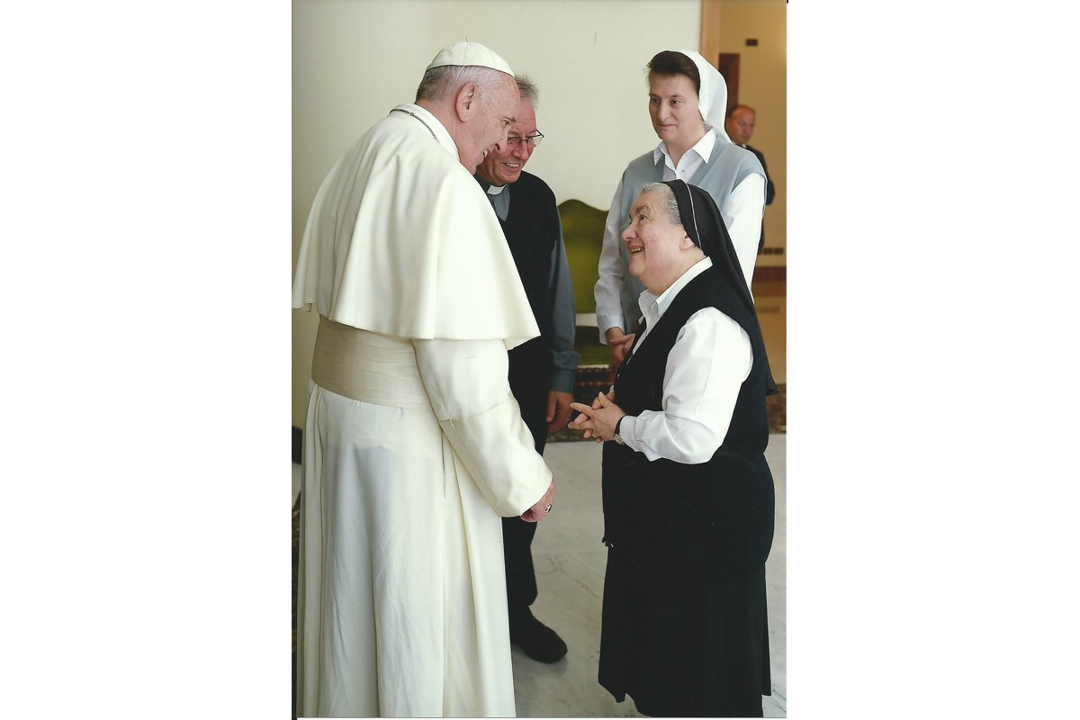 Sr. Stella e Sr. Cecilia con Papa Francesco