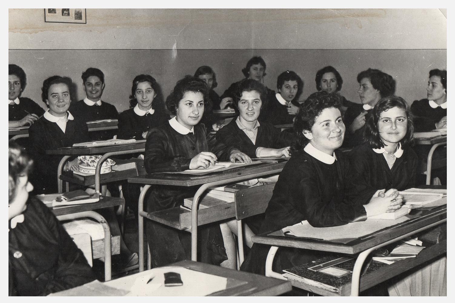 Livorno - Paradisino, 1957   Classe IV Istituto Tecnico Femminile