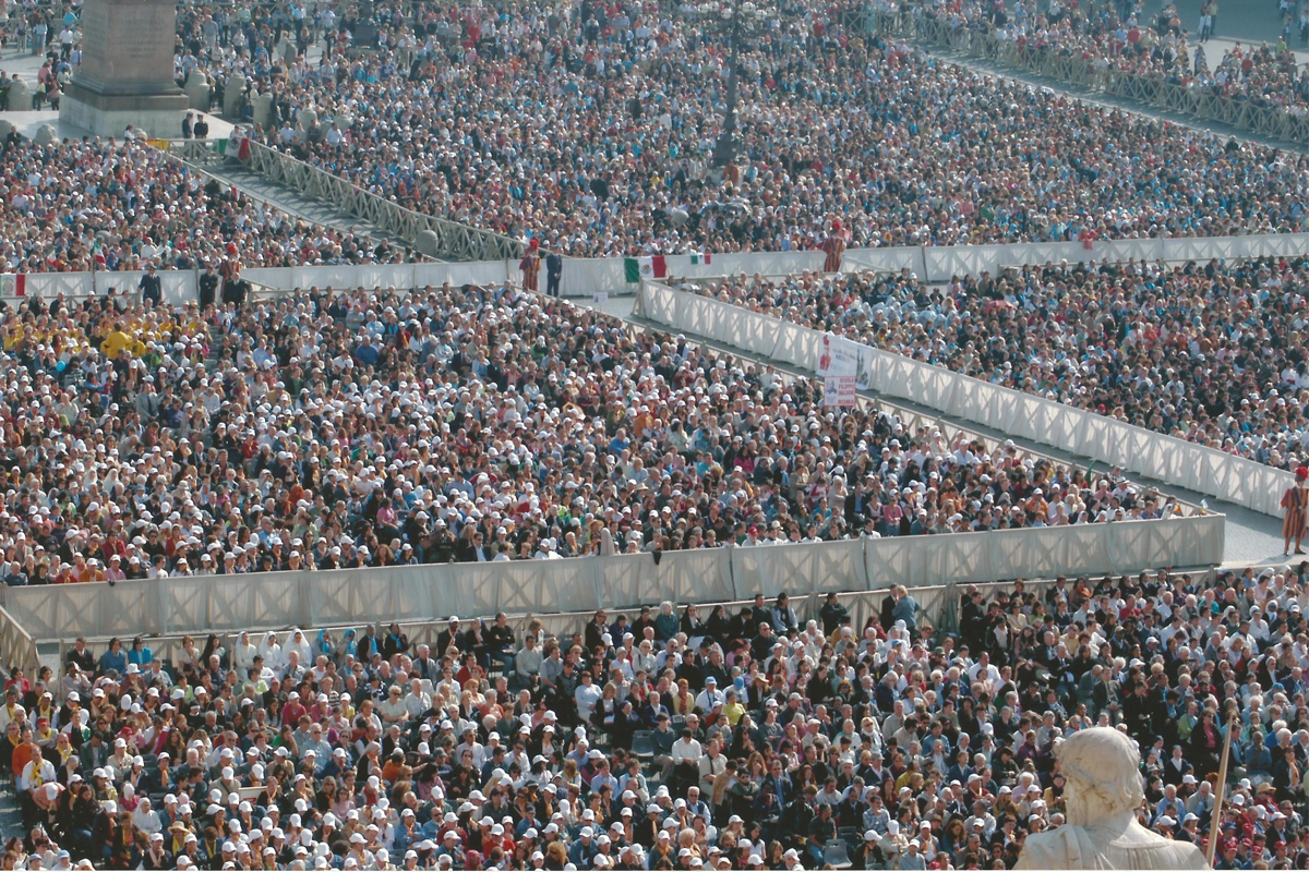 Fedeli in Piazza San Pietro