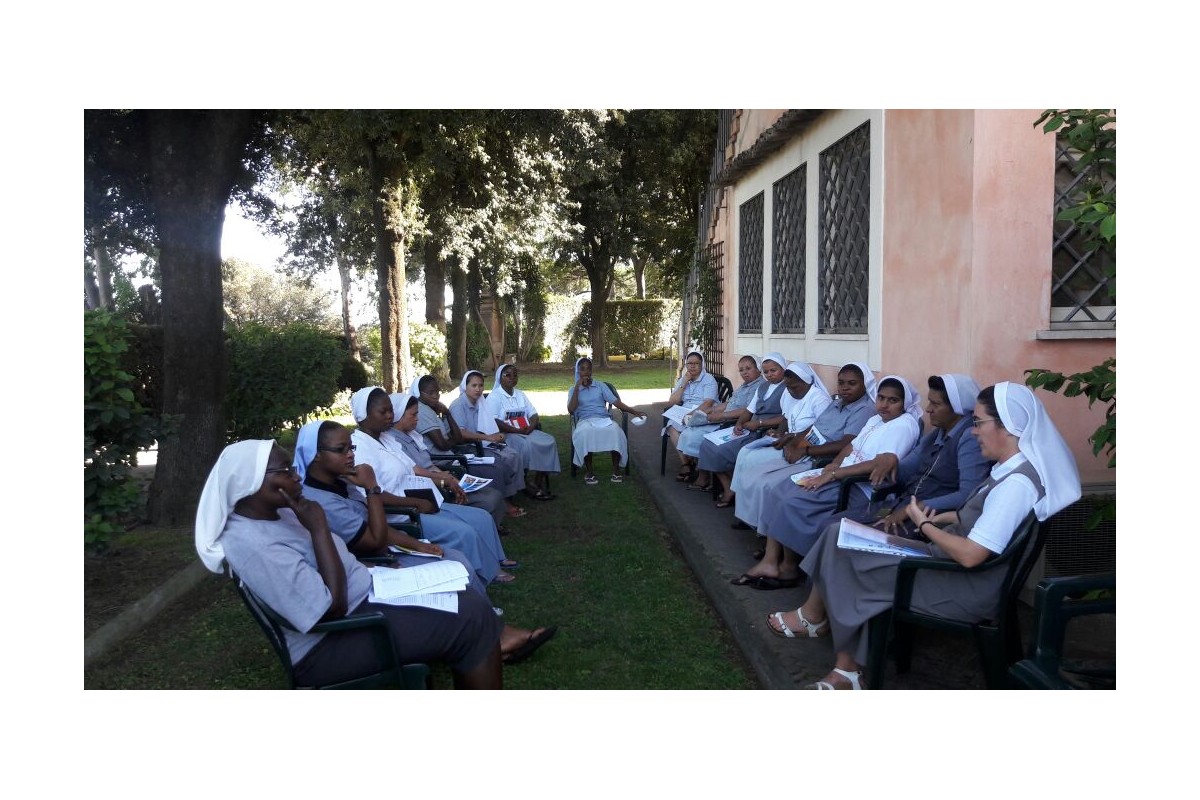 Momenti dell'incontro di formazione delle Juniores Venerini