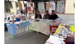 Livorno - Mercatino "Donne e trine"