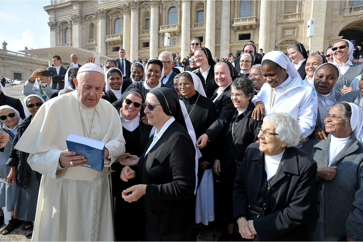 Le Maestre Pie Venerini in udienza da Papa Francesco